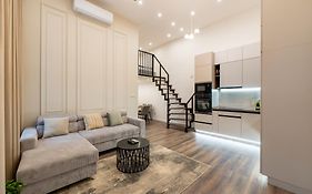 D52 Luxury Suite
